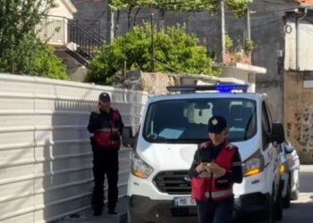 Krim i dyfishtë në Shkodër, turisti vret gruan dhe më pas qëllon veten