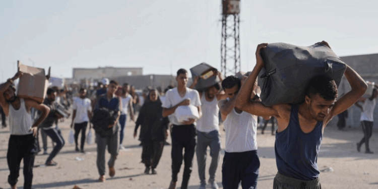 Fillon shpërndarja e ndihmave në Gaza nga grupi i mbështetur nga SHBA, mes kundërshtimeve dhe pasigurive