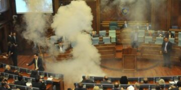 Sot seanca gjyqësore për gazin lotsjellës, e përfshirë në rast është edhe kandidatja për kryeparlamentare Albulena Haxhiu