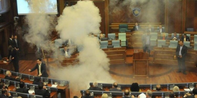 Sot seanca gjyqësore për gazin lotsjellës, e përfshirë në rast është edhe kandidatja për kryeparlamentare Albulena Haxhiu