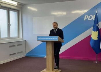 Deputeti Abelard Tahiri kërkon pezullimin e vendimit të ZRRE-së për tregun e lirë të energjisë, denoncon skandal në sektor