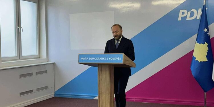 Deputeti Abelard Tahiri kërkon pezullimin e vendimit të ZRRE-së për tregun e lirë të energjisë, denoncon skandal në sektor