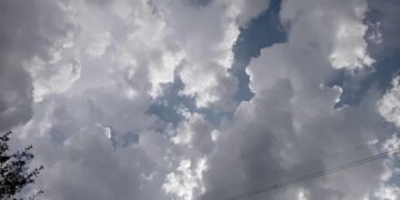 E enjte me mot të ngrohtë e erëra të fuqishme në Kosovë – reshje të izoluara në rajon