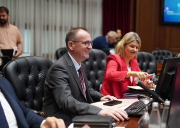 Ministri i Shëndetësisë, Arben Taravari, dorëhiqet – Partia kalon në opozitë