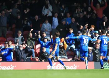 Tronditje në futbollin anglez: Futbollisti shënon gol fitorje pas një ataku kardiak në fushë!