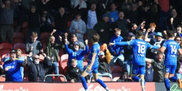Tronditje në futbollin anglez: Futbollisti shënon gol fitorje pas një ataku kardiak në fushë!