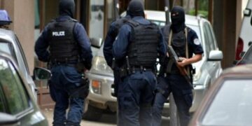 Mbyllen dy laboratorë që rrezikonin shëndetin publik, arrestohen pronarët dhe sekuestrohen pajisje në Fushë Kosovë