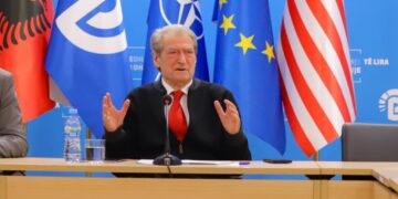 Berisha shpall nisjen e betejës për votën e lirë: “Zgjedhjet e 11 majit janë të rrëzuara, nis protesta më 16 maj”