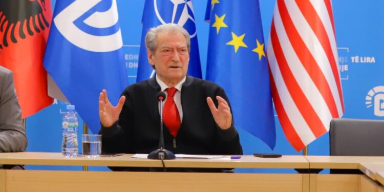 Berisha shpall nisjen e betejës për votën e lirë: “Zgjedhjet e 11 majit janë të rrëzuara, nis protesta më 16 maj”