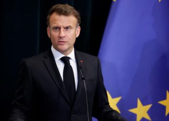 Macron shpreson për rifillimin e dialogut Kosovë–Serbi: BE-ja kërkon hapa konkretë