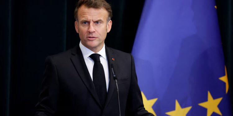 Macron shpreson për rifillimin e dialogut Kosovë–Serbi: BE-ja kërkon hapa konkretë