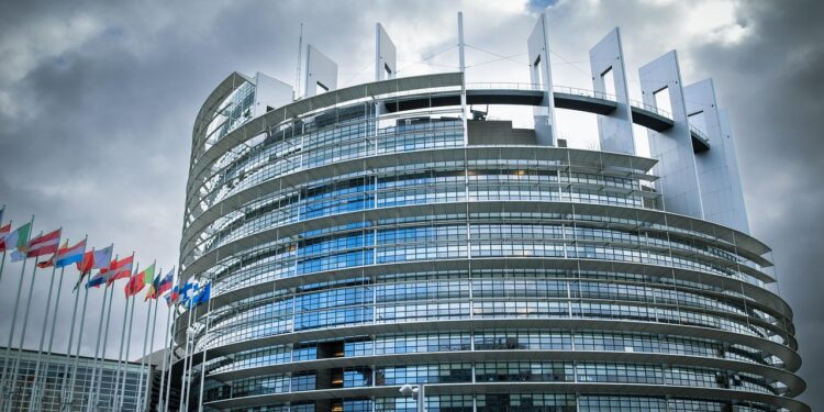 Parlamenti Evropian miraton rezolutën për Kosovën dhe Serbin