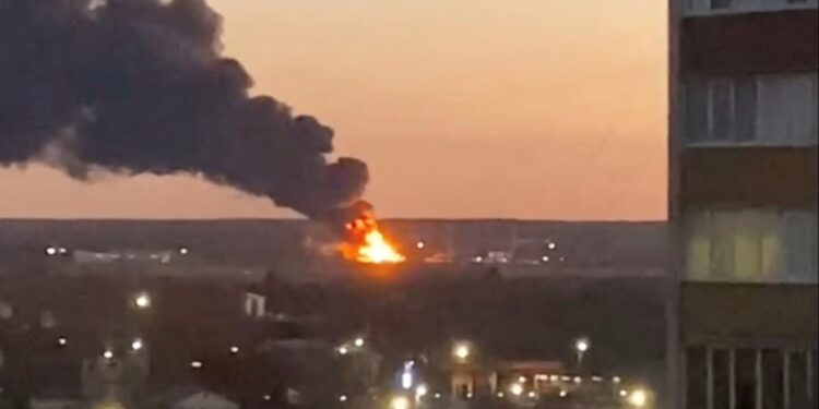 Ukraina lëshon sulmin më të madh me dronë ndaj Rusisë – Moska raporton 296 dronë të rrëzuar