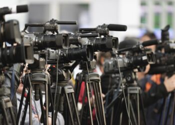 ALARMANTE: Përkeqësohet në mënyrë dramatike liria e medias, Kosova shënon rënien më të madhe në 15 vjetët e fundit