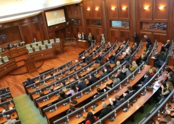 Bllokadë në Kuvend: Deputetët Refuzojnë Sërish Formimin e Komisionit për Votim të Fshehtë – Seanca Konstituive Shtyhet për 5 Maj