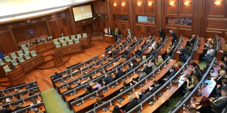 Bllokadë në Kuvend: Deputetët Refuzojnë Sërish Formimin e Komisionit për Votim të Fshehtë – Seanca Konstituive Shtyhet për 5 Maj