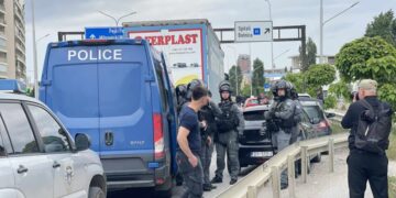 Njësia Speciale ndërhyn në Veternik pas bllokimit të rrugës nga protestuesit kundër vendimit të ZRRE-së