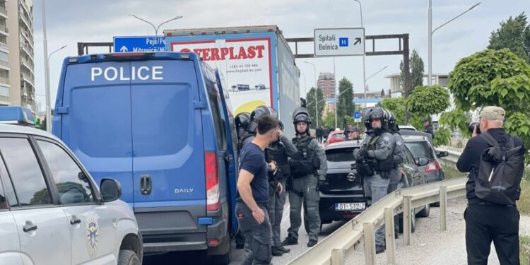 Njësia Speciale ndërhyn në Veternik pas bllokimit të rrugës nga protestuesit kundër vendimit të ZRRE-së