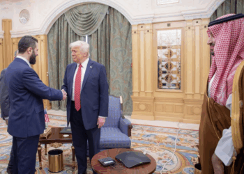 Trump takohet për herë të parë me Presidentin e përkohshëm sirian Ahmed al-Sharaa, shpall fundin e sanksioneve ndaj Sirisë