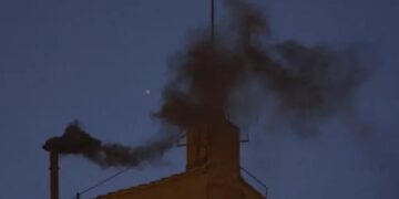 Konklava Vazhdohet: Kardinalët Rikthehen në Kapelën Sistine për Zgjedhjen e Papës së Ri