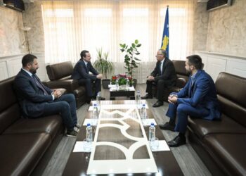 Kryeministri Kurti viziton Mitrovicën e Veriut dhe të Jugut – Fokus në zhvillim dhe bashkëpunim ndërinstitucional