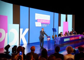 Bedri Hamza uron Memli Krasniqin për rizgjedhjen në krye të PDK-së: “Partia po rikthehet në vendin që i takon”