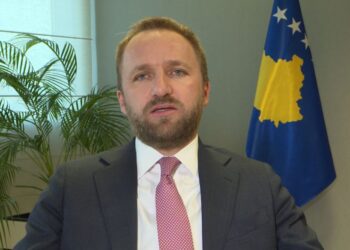 Tahiri: Kurti e ka vendos Albulena Haxhiun si barrikadë se s’i ka votat për qeveri