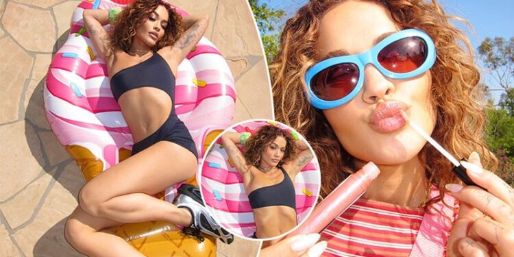 Rita Ora ndez rrjetin me fotografi provokuese – paralajmëron projektin e ri
