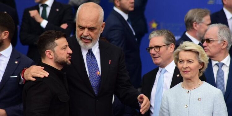 Propaganda ruse targetoi samitin e Komunitetit Europian në Tiranë