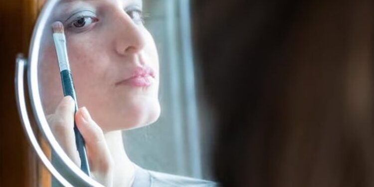 Trendi i kujdesit të lëkurës në TikTok nga vajzat e vogla po u kushton shëndetin