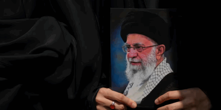 Khamenei në shënjestër, mbetet i mbyllur në bunker