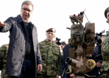 “Po vrisni rusët”, Vuçiç “ha presionin” e Putinit, Serbia ndalon eksportet e armëve