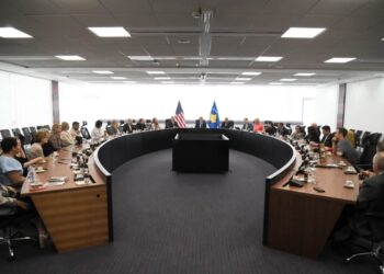 Kryeministri Kurti pret delegacionin nga Iowa: Thellim i bashkëpunimit në mbrojtje, arsim dhe zhvillim demokratik