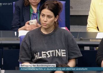 Deputetja gjermane përjashtohet nga parlamenti për mbajtjen e bluzës me mbishkrimin “Palestinë”
