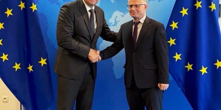 Zëvendëskryeministri Bislimi takim bilateral me përfaqësuesin e BE-së, Peter Sørensen, në Bruksel