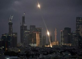 Valë e re raketash iraniane teksa agon dita në Tel Aviv dhe Teheran