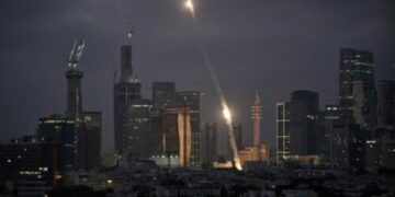 Valë e re raketash iraniane teksa agon dita në Tel Aviv dhe Teheran