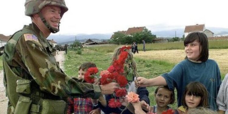 ’26 vjet nga çlirimi i Kosovës’, Ambasada e ShBA’së: Nderojmë qëndresën e popullit të Kosovës