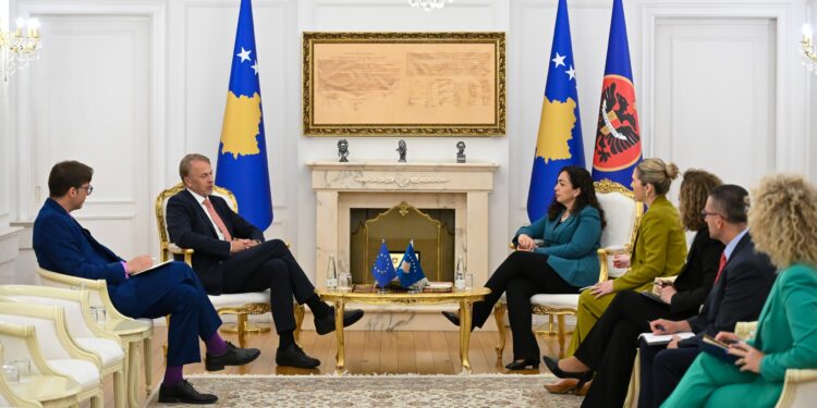 Presidentja Osmani pret shefin e Zyrës së BE-së në Kosovë – Fokus në integrimin evropian dhe konstituimin e institucioneve