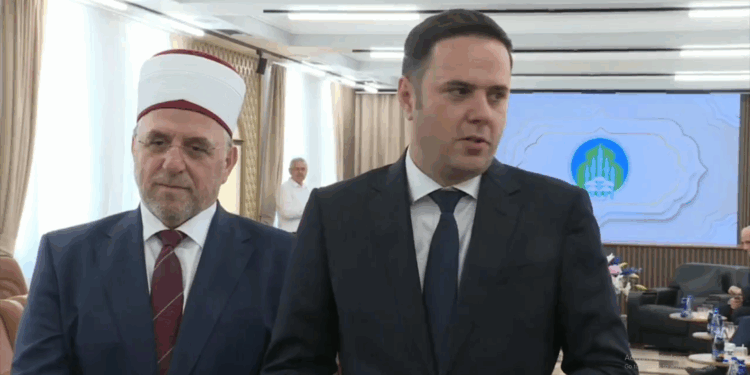 Lumir Abdixhiku uron besimtarët myslimanë për Kurban Bajramin: Mesazh për paqe, solidaritet dhe dashuri