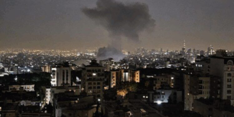 Si reagoi bota për sulmet izraelite në Iran?