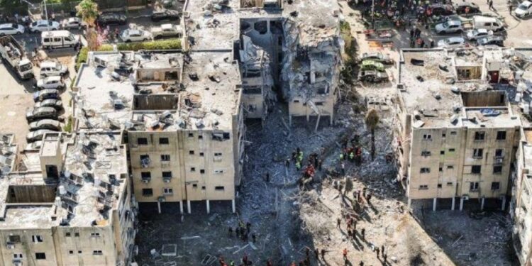 Izraeli: Irani hodhi të paktën një raketë balistike të armatosur me disa koka shpërthyese