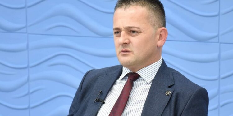 Ragmi Mustafa kundër Shpat Aliut, ushtarit të UÇPMB-së dhe djalit të axhës së Liburn Aliut – Ardita Sinani mes dy zjarreve në Preshevë