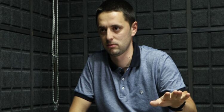 Zëvendëskryetari i “Demokracisë Serbe”, Stefan Veljković, sulmohet fizikisht në veri të Mitrovicës