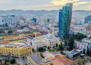 Forbes: Ndërtimi i Tiranës, vizioni i guximshëm arkitektonik që riformëson kryeqytetin e Shqipërisë