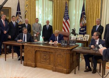 TRUMP “MBURRET”: E NDALA LUFTËN MES KOSOVËS DHE SERBISË!