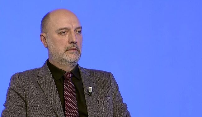 Ymeri: Ambasadorët nuk po duan të ndihmojnë në themelimin e një qeverie të udhëhequr nga Kurti