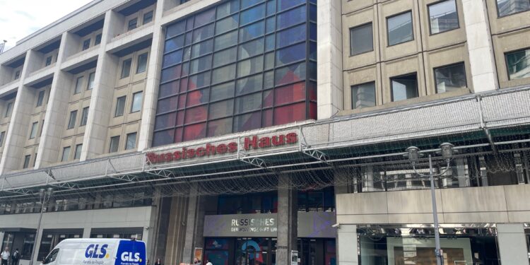 “Shtëpia Ruse” në Berlin nën kritika për propagandë: Gjermania i paguan Moskës 70 mijë euro në vit për tokën