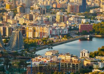 Në Prishtinë apo Tiranë më shtrenjtë? Si ndryshon çmimi i apartamenteve në Shqipëri dhe Kosovë