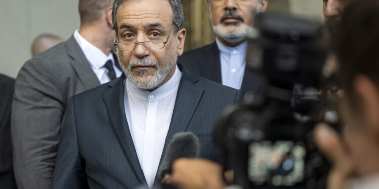 Irani përjashton negociatat me SHBA-në për sa kohë vendi është nën sulm: “Nuk mund të negociojmë nën bombardime”